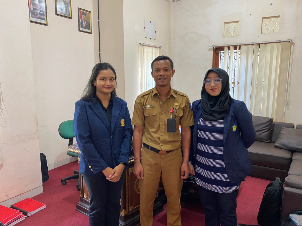 Mahasiswa Unud Wawancara Perangkat Desa, Tentang Reforma Agraria di Desa Petang